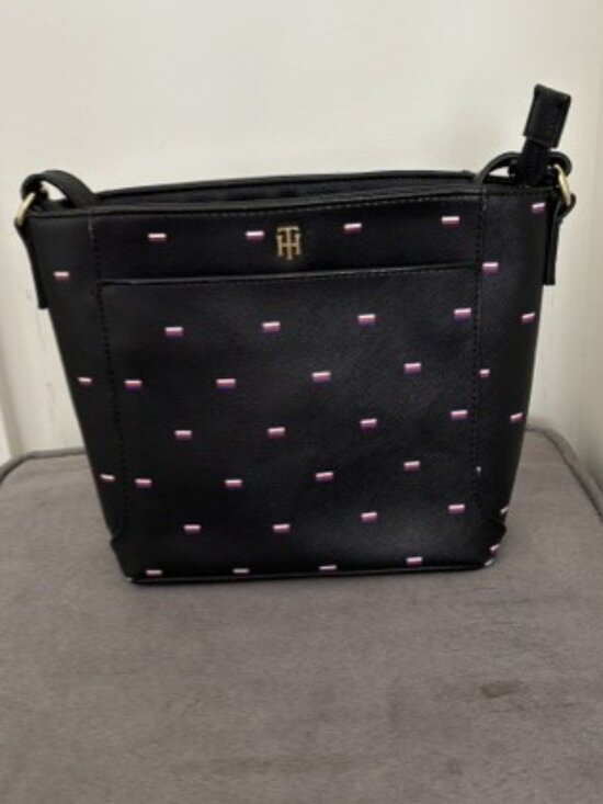 Tommy Hilfiger Handbags - Tommy Hilfiger Crossbody Bag